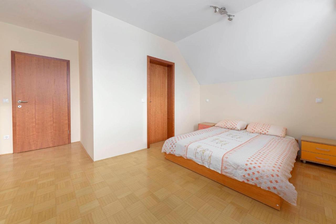 Apartma Ana Apartment *